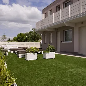 Home Suites Home 2* Salionze